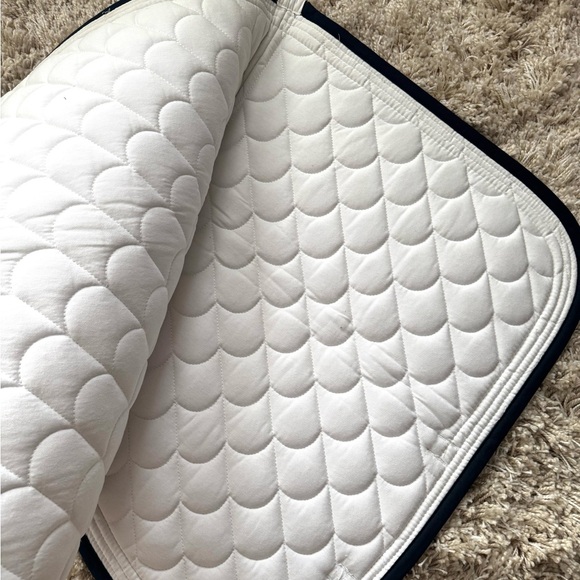NWT White Quilted Saddle Pad with Navy/Gold Piping - Picture 7 of 7